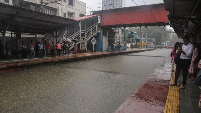 mumbai-rains-imd-red-alert-mumbai-exams-postponed-schools-closed-best-buses-mumbai-locals